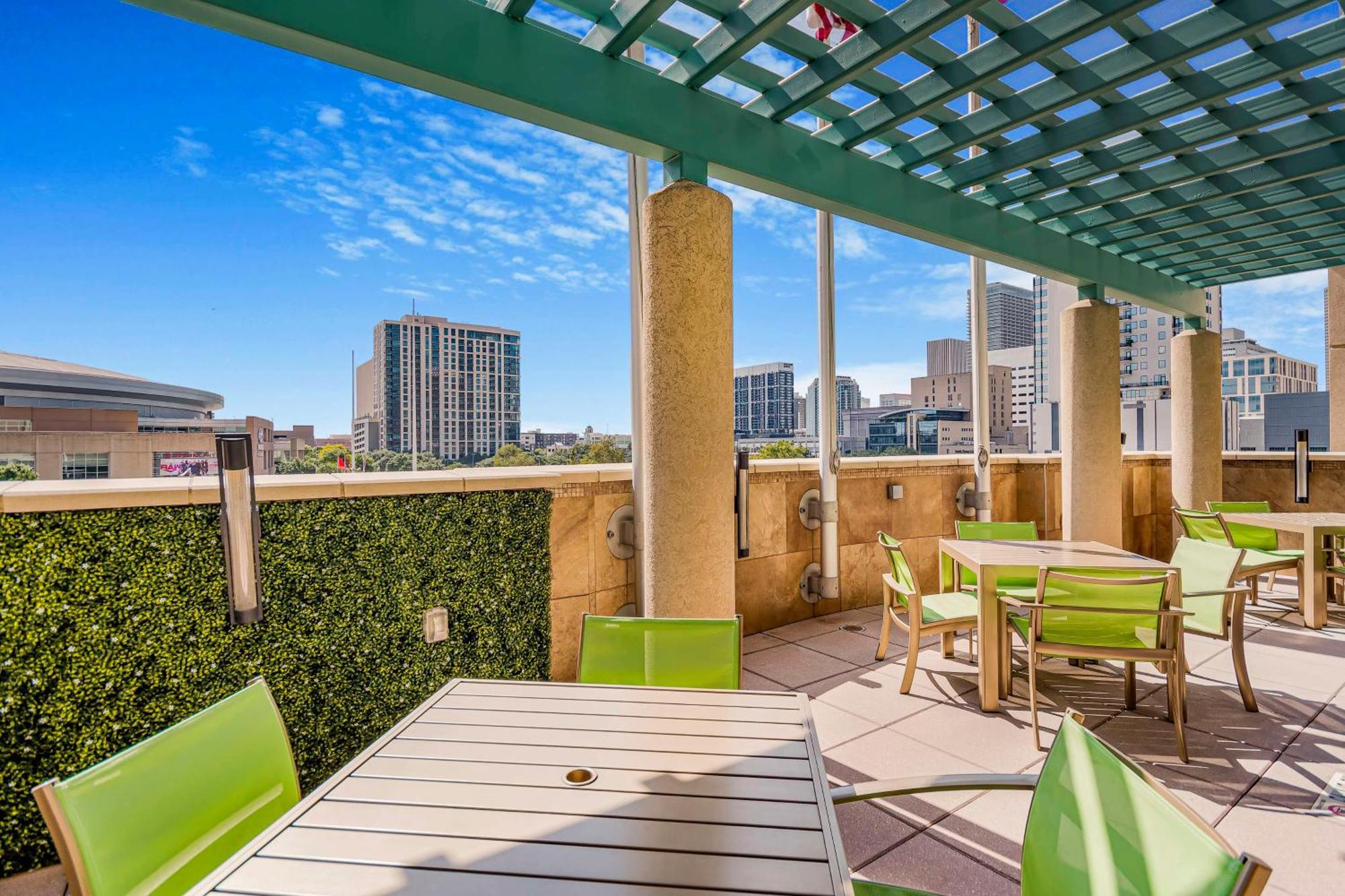 Embassy Suites Houston - Downtown Eksteriør bilde